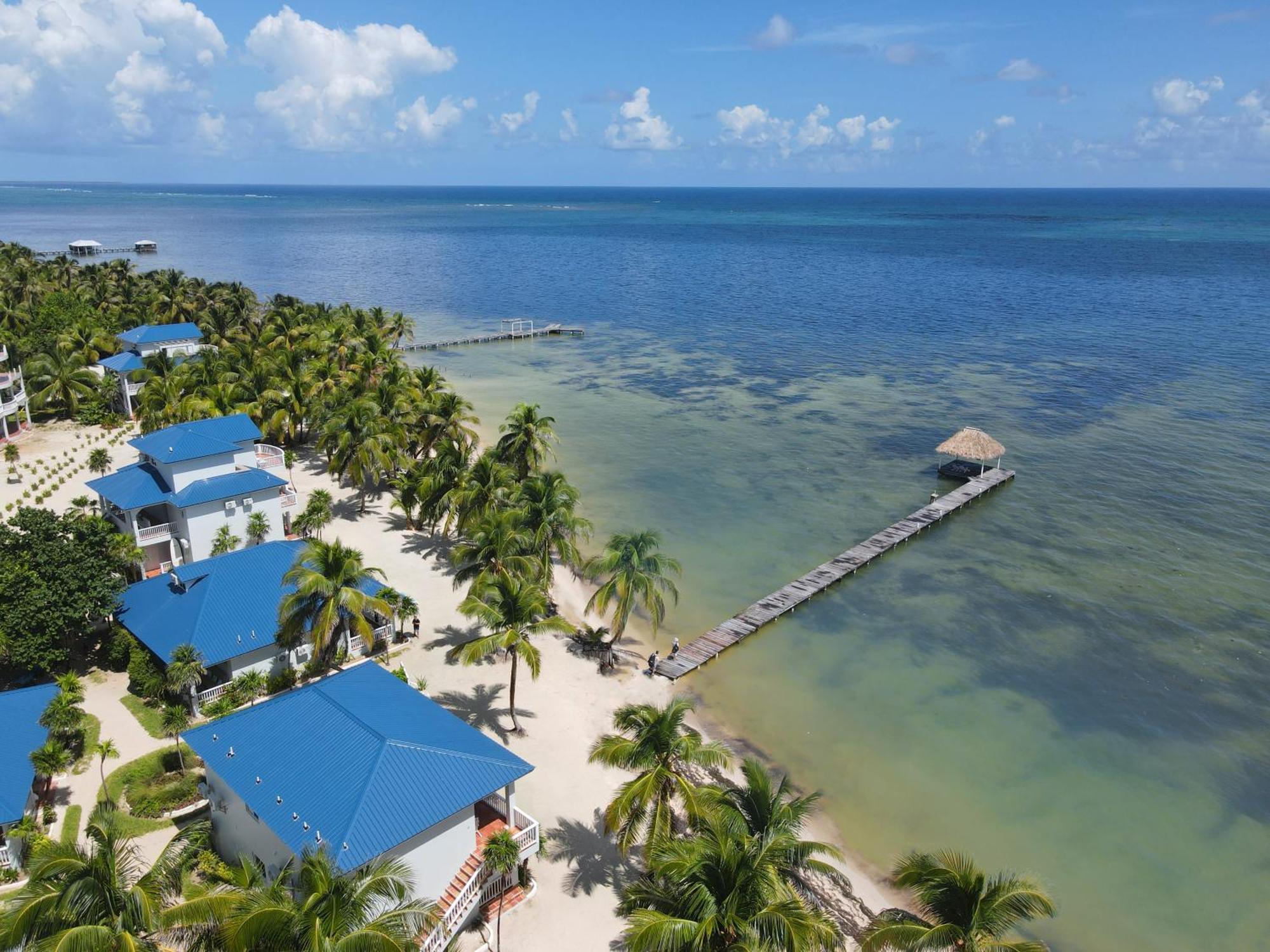 Sapphire Beach Resort San Pedro  Exterior photo